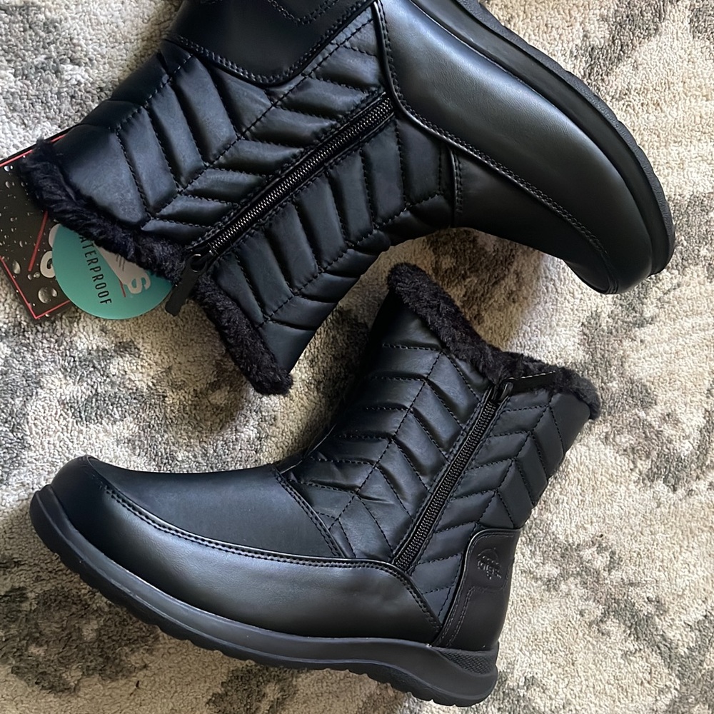 Women boot size 11 new with box